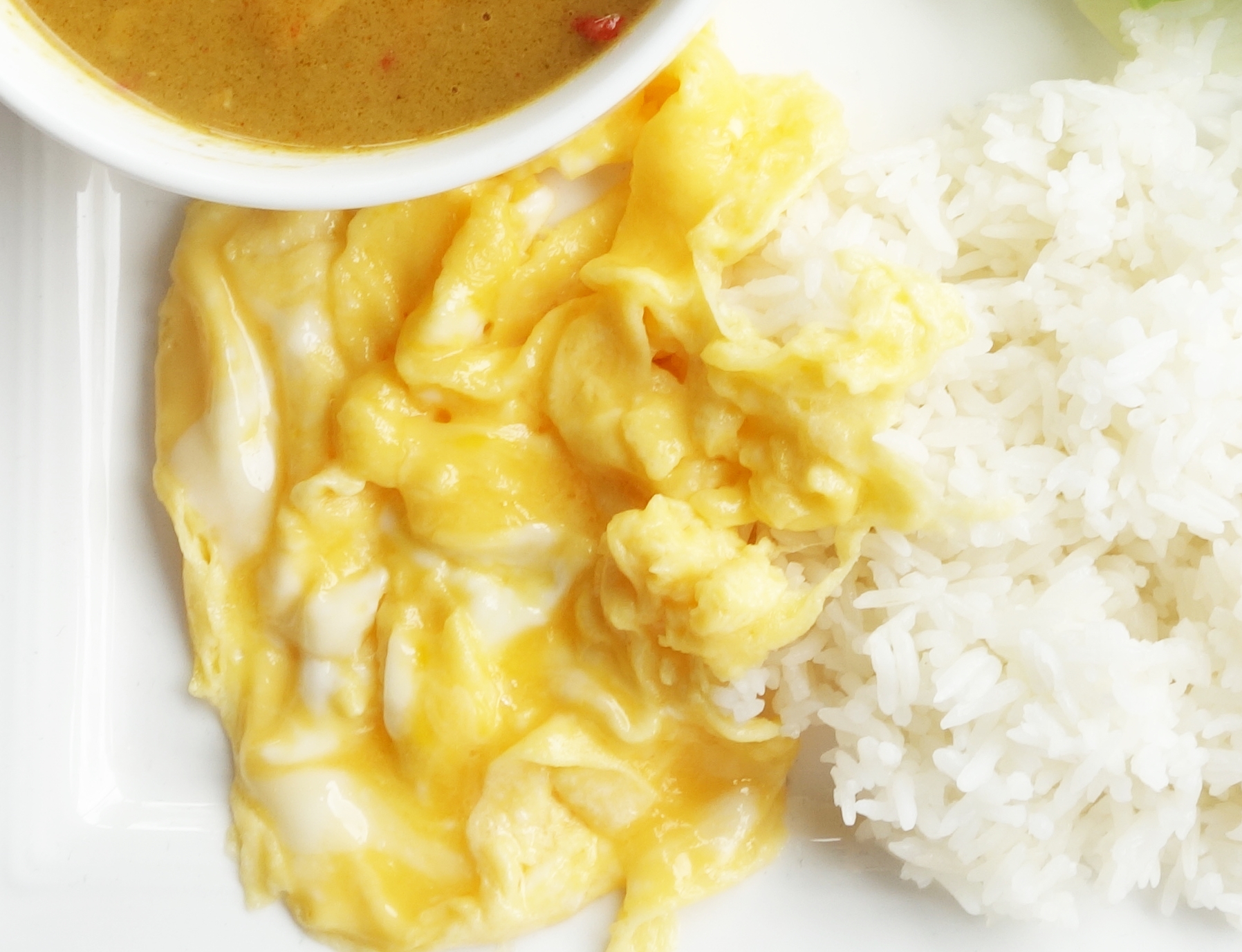 お米で育てた鶏の卵「こめたま」を使用