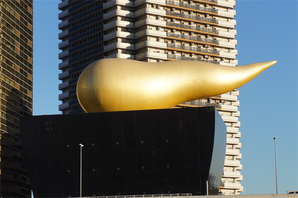 吾妻橋、アサヒビールタワー