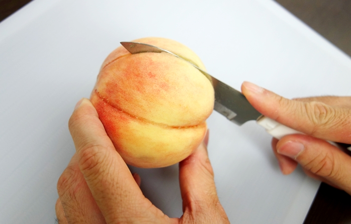 桃の上手な剥き方・切り方【簡単】