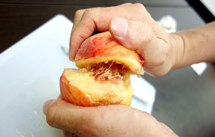 桃の上手な剥き方・切り方【簡単】