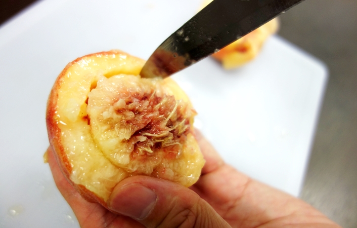 桃の上手な剥き方・切り方【簡単】