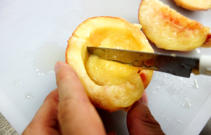桃の上手な剥き方・切り方【簡単】