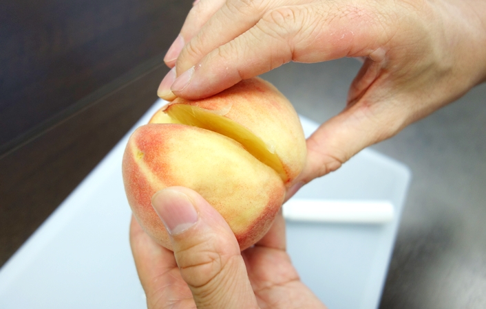 桃の上手な剥き方・切り方【簡単】