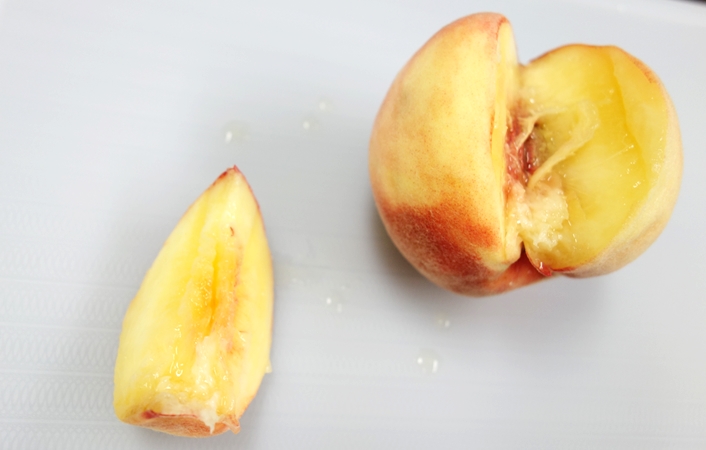 桃の上手な剥き方・切り方【簡単】