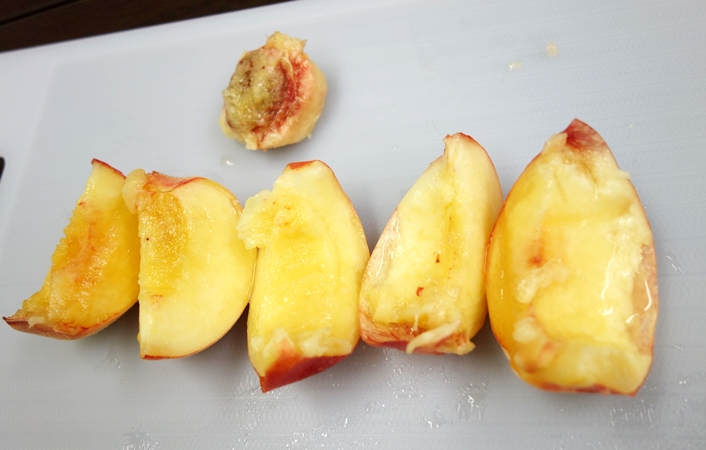 桃の上手な剥き方・切り方【簡単】