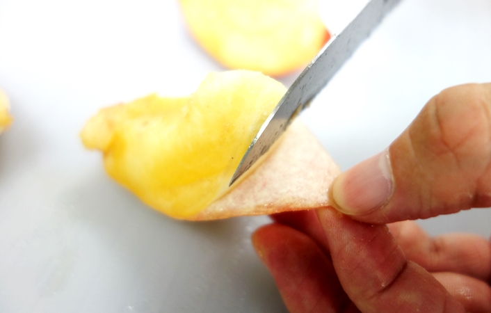 桃の上手な剥き方・切り方【簡単】