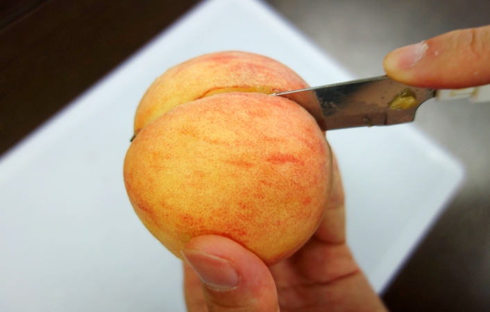 桃の上手な剥き方・切り方【簡単】