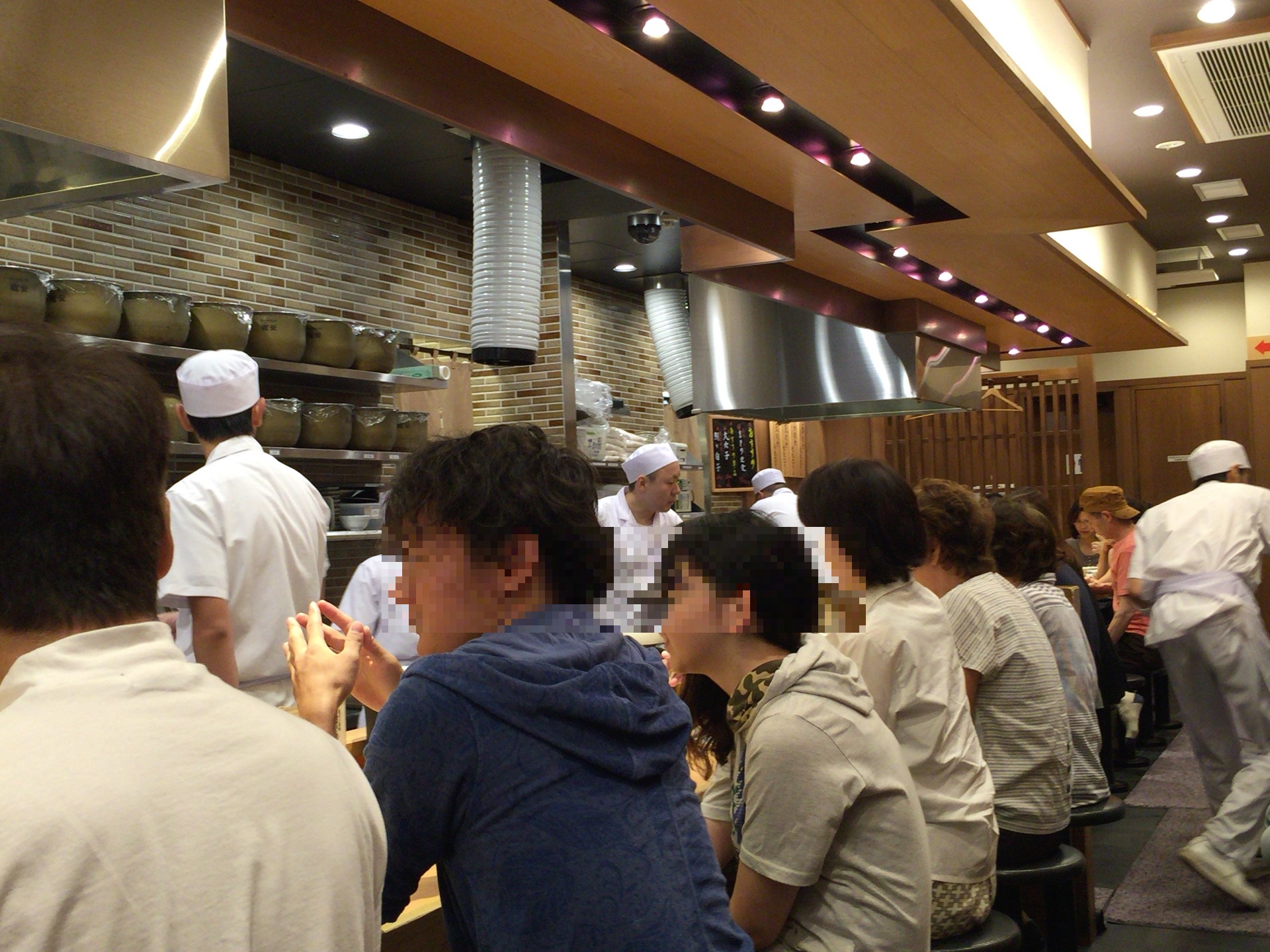 大阪名物、天神橋筋商店街にある「天ぷら定食まきの」