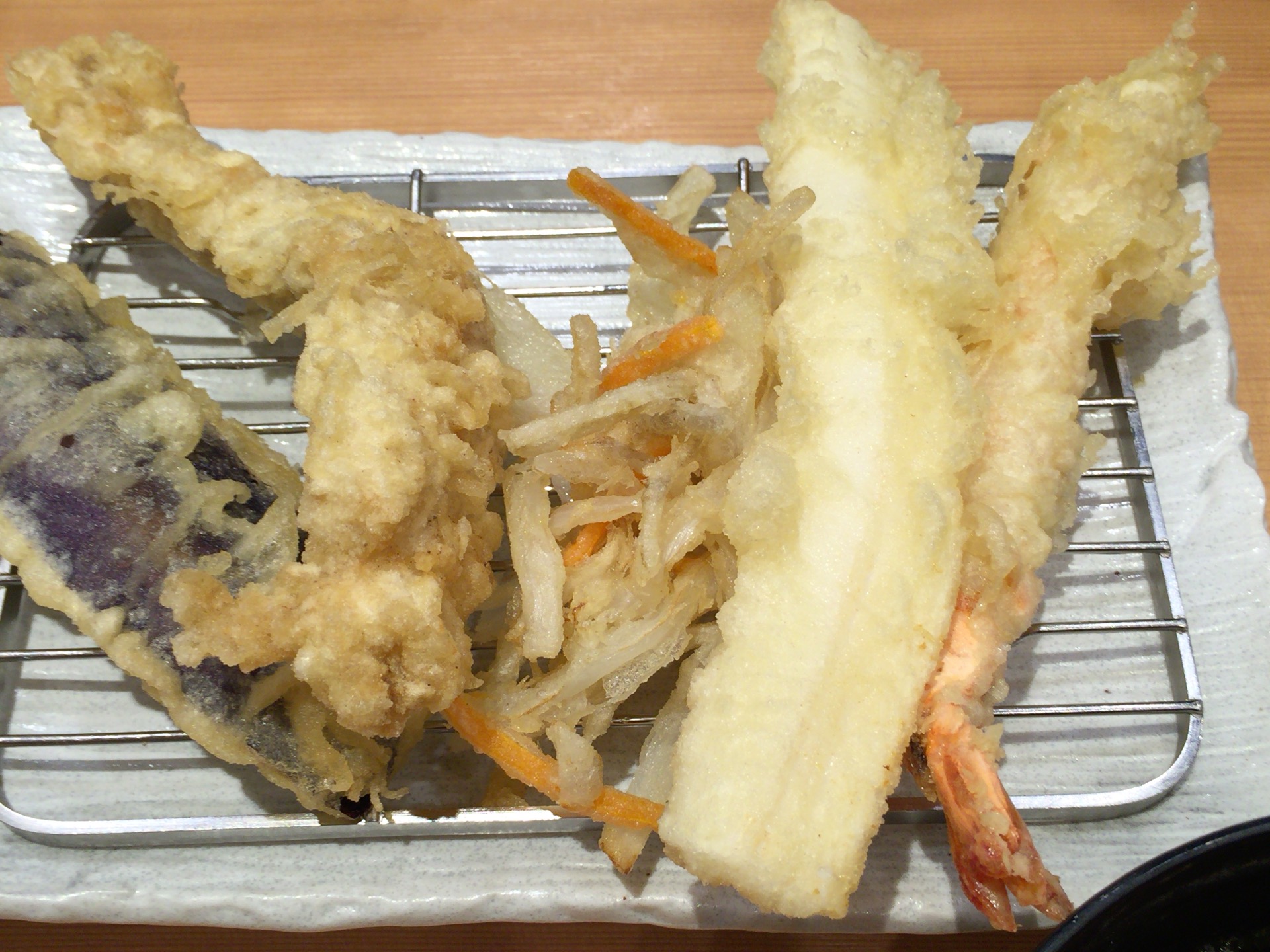 大阪名物、天神橋筋商店街にある「天ぷら定食まきの」