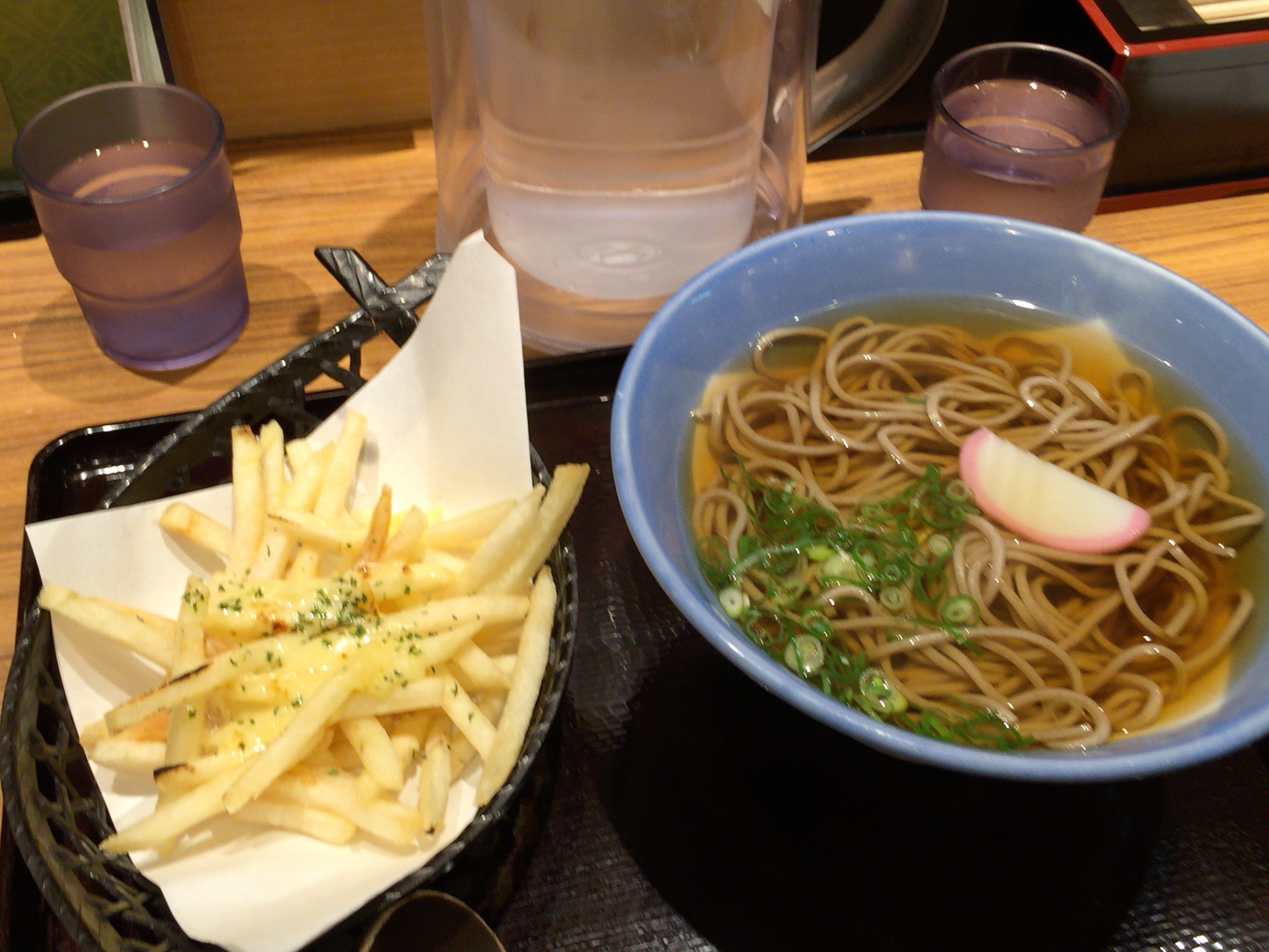阪急十三駅の構内にある駅そば「若菜」