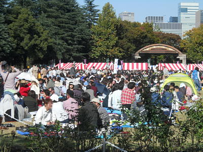 東京・日比谷公園「山梨ヌーボーまつり」