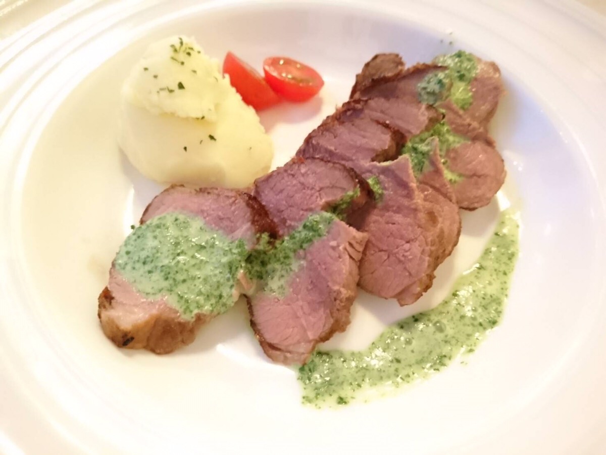 ローストラムのミントソース掛け