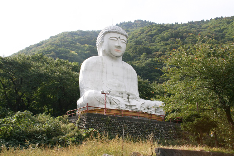 白馬大仏：画像出典：にいがた観光ナビ