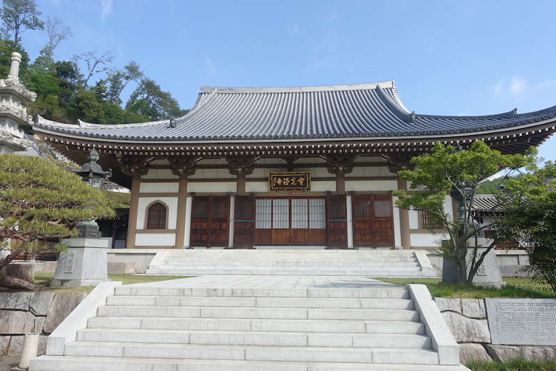 東京・日の出町「宝光寺」の鹿野大仏
