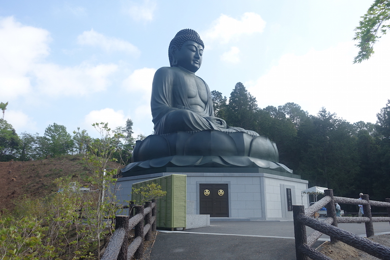 東京・日の出町「宝光寺」の鹿野大仏