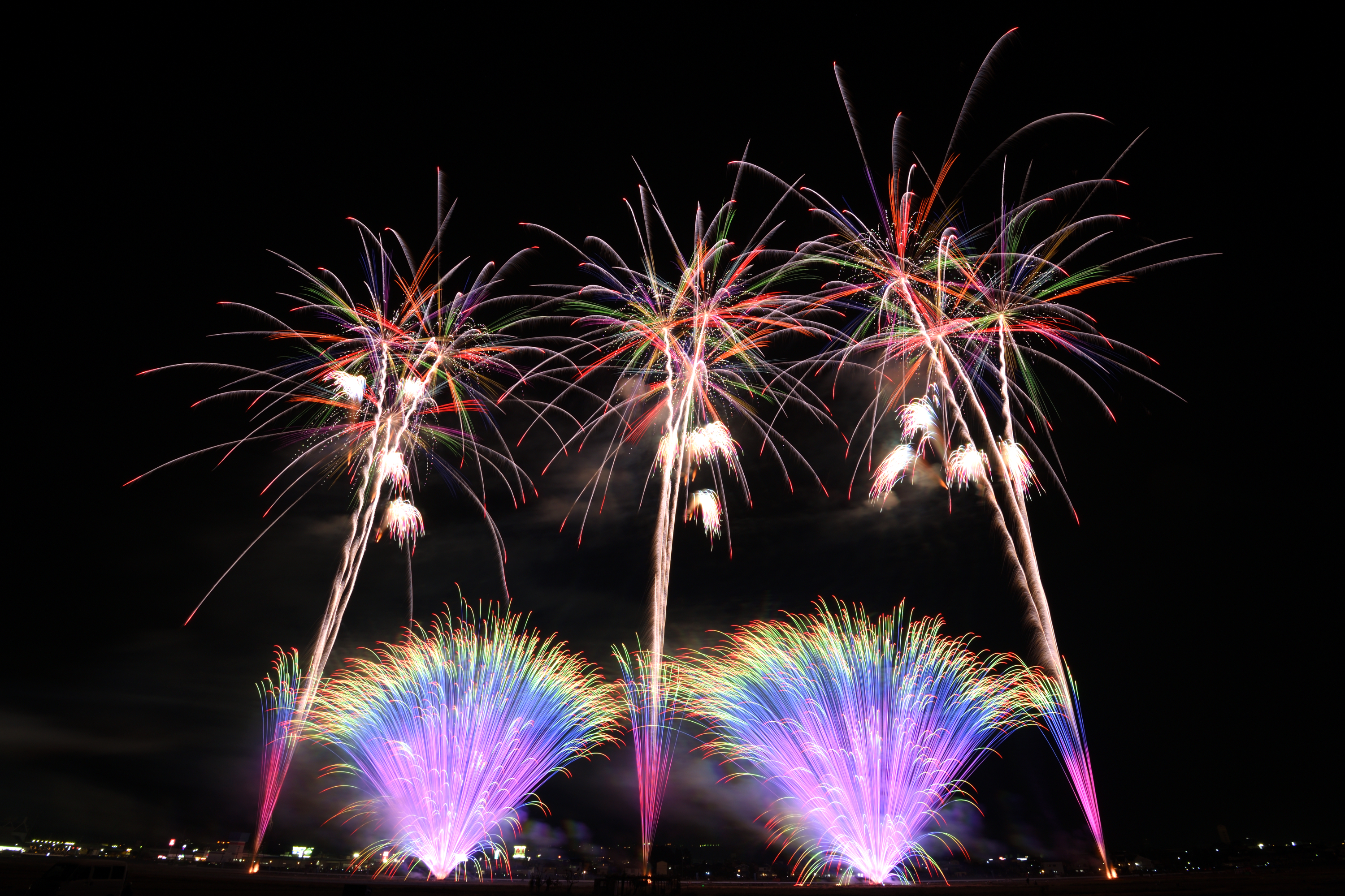 実は花火は、夏より秋冬が綺麗