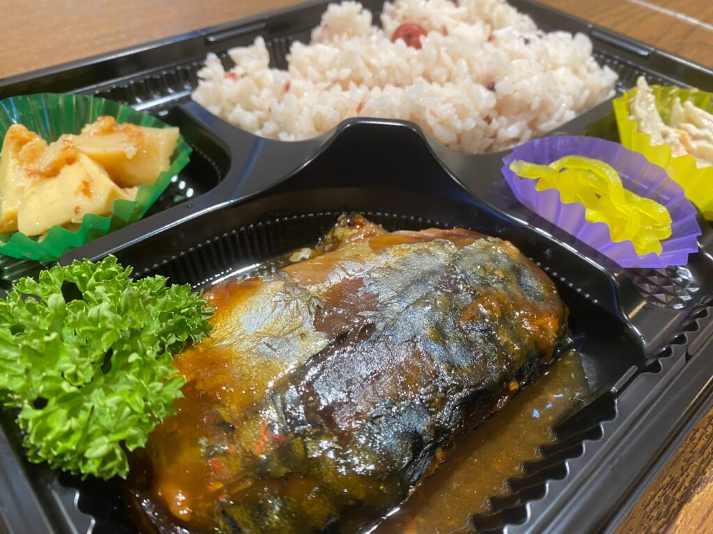 サバ味噌煮付け弁当
