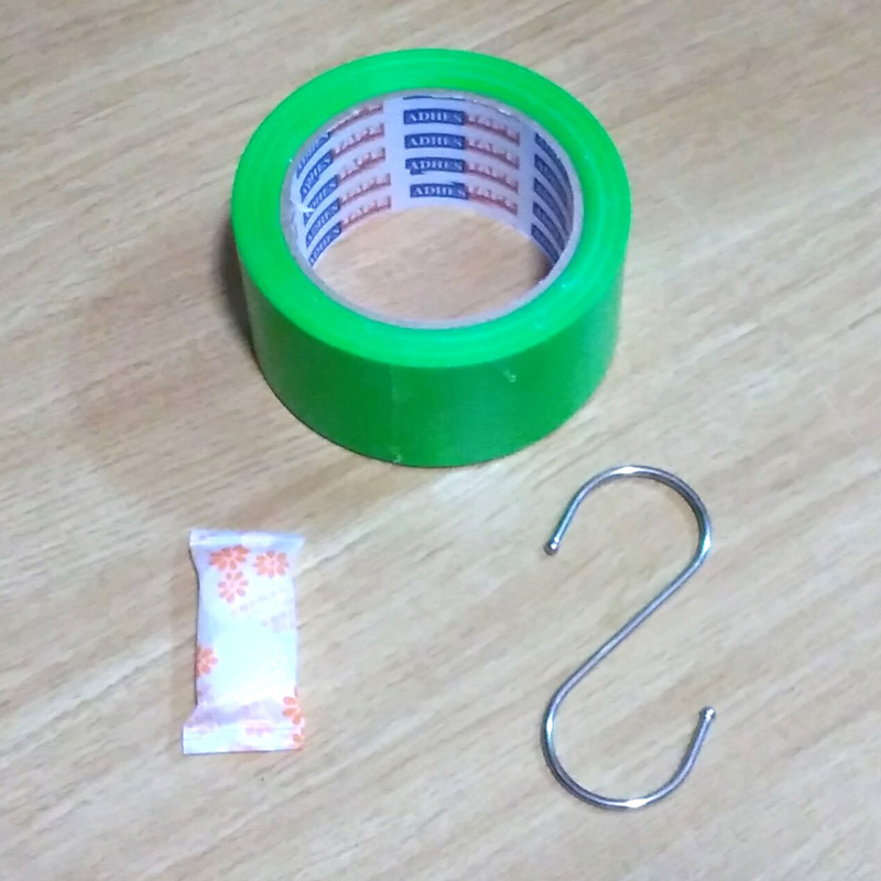 【節約術】クローゼット、洋タンスに吊り下げる防虫剤の工夫