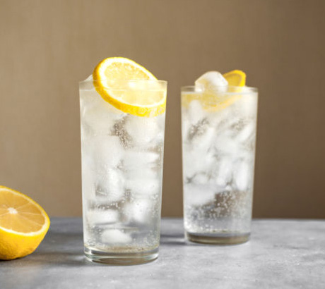 焼酎を炭酸水で割って酎ハイは和製造語