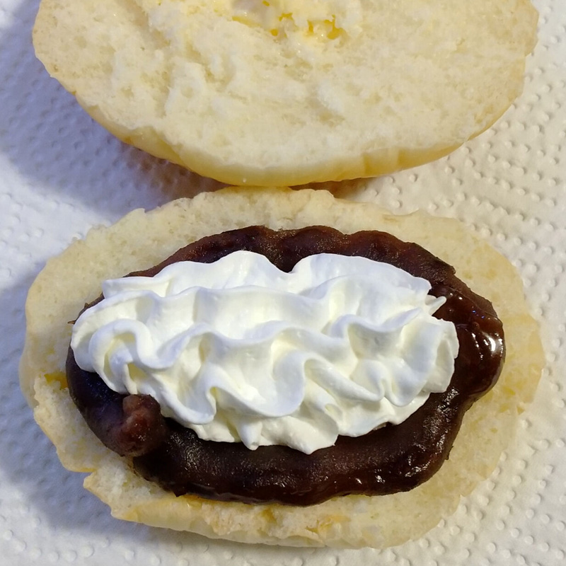 井村屋のあんバターとホイップクリーム