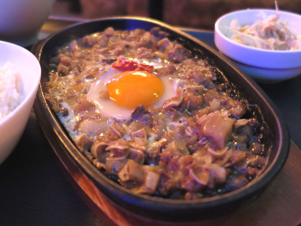 小岩 Venus のシシグ・ポーク定食-005